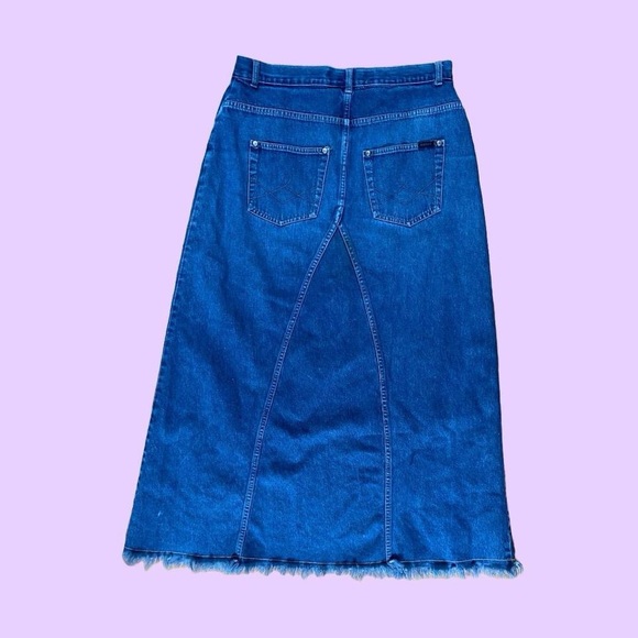 Vintage Y2K denim midi skirt with raw hem 🔥 - Picture 5 of 7